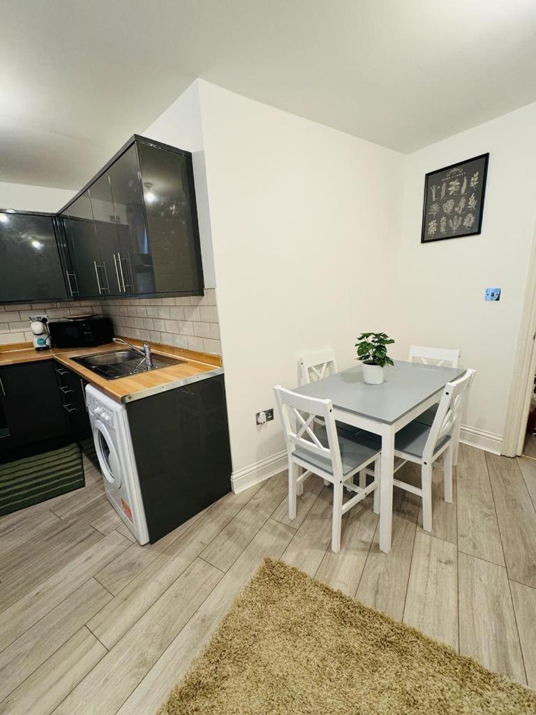 Willesden J Guest Home 4 ロンドン エクステリア 写真