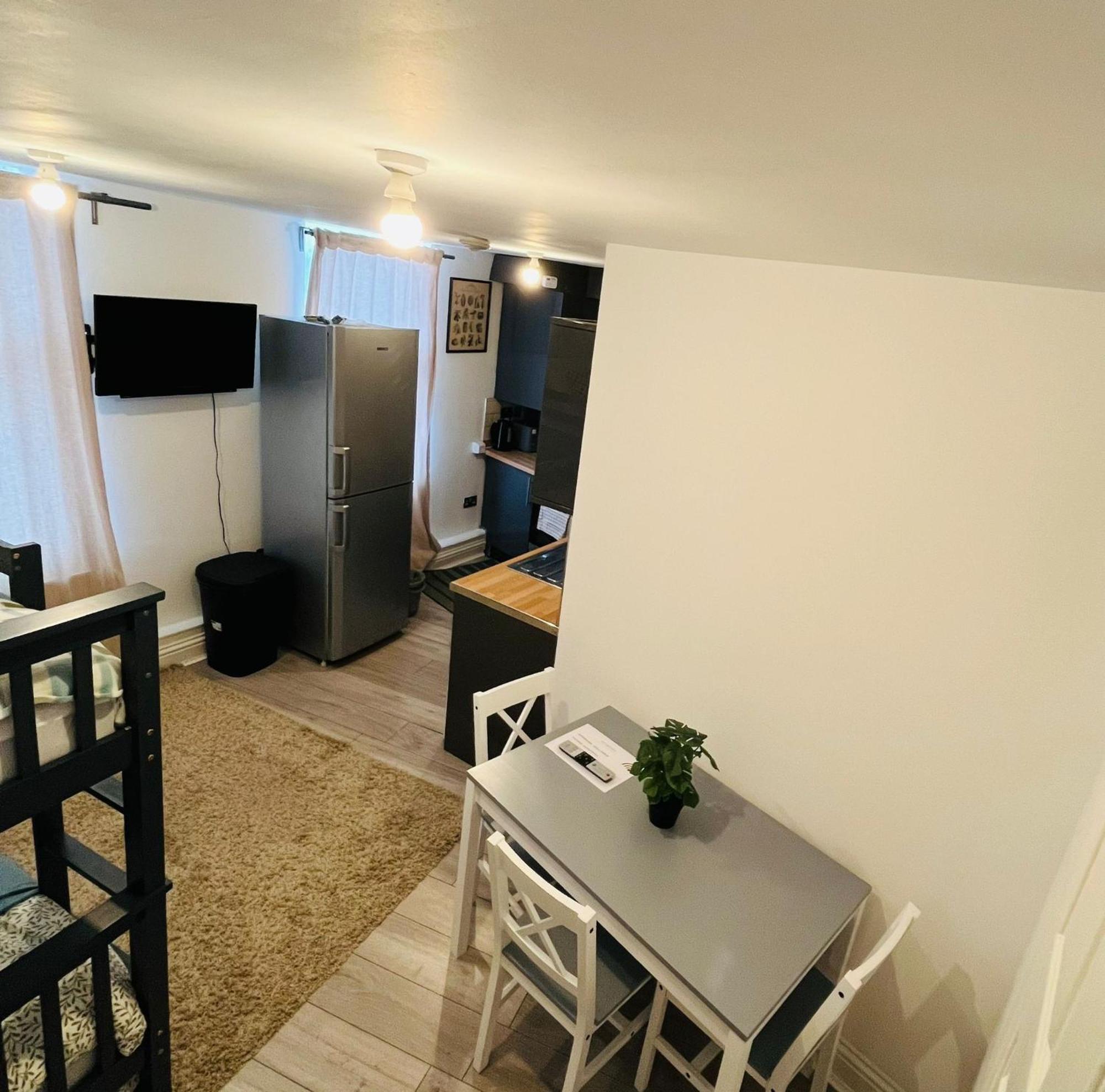 Willesden J Guest Home 4 ロンドン 部屋 写真